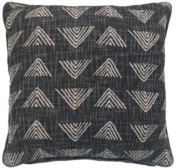 TRIANGLE PRINT ON LOOSE WEAVE BLACK 45 X 45